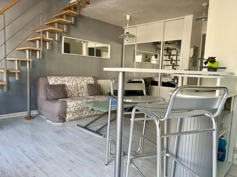 Joli Et Spacieux Studio Avec Garage Au Bord De Mer Frejus Bagian luar foto